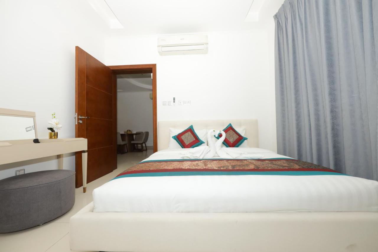 Empire Apartment *